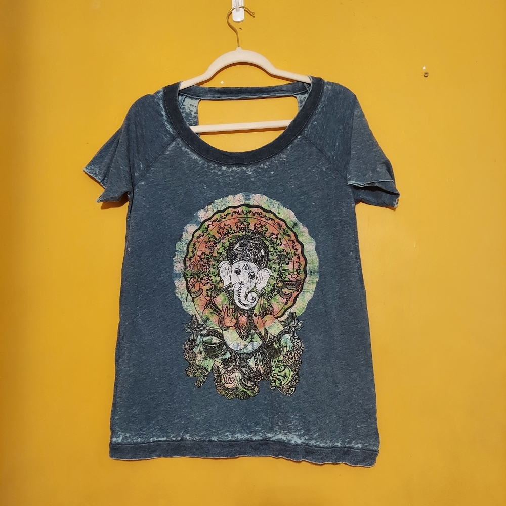 Chaser size S batique elephant shirt